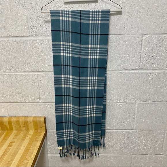 Cashmere Plaid Scarf - Picture 4 of 5